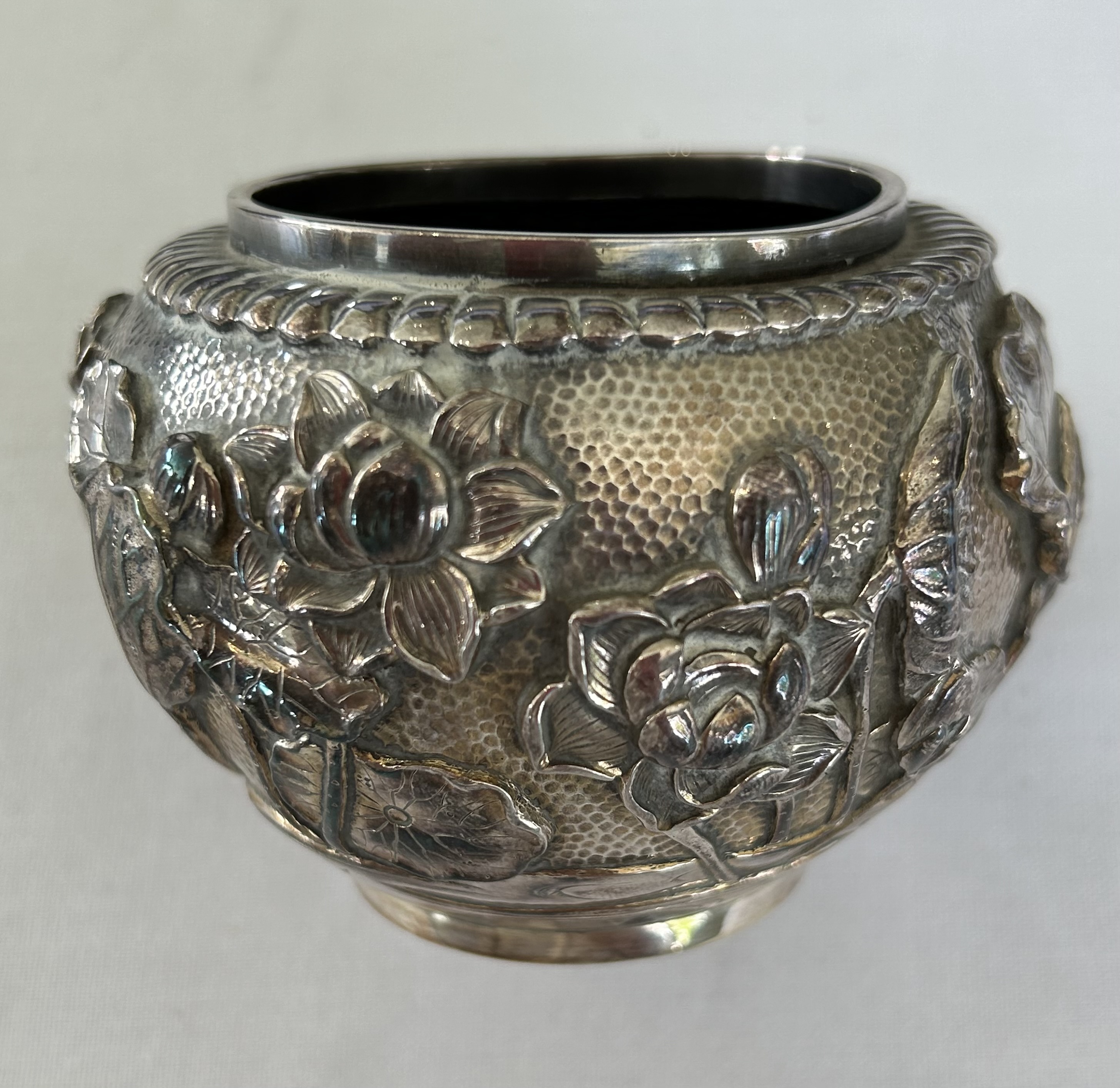 A Japanese Meiji period silver vase - Image 3 of 4