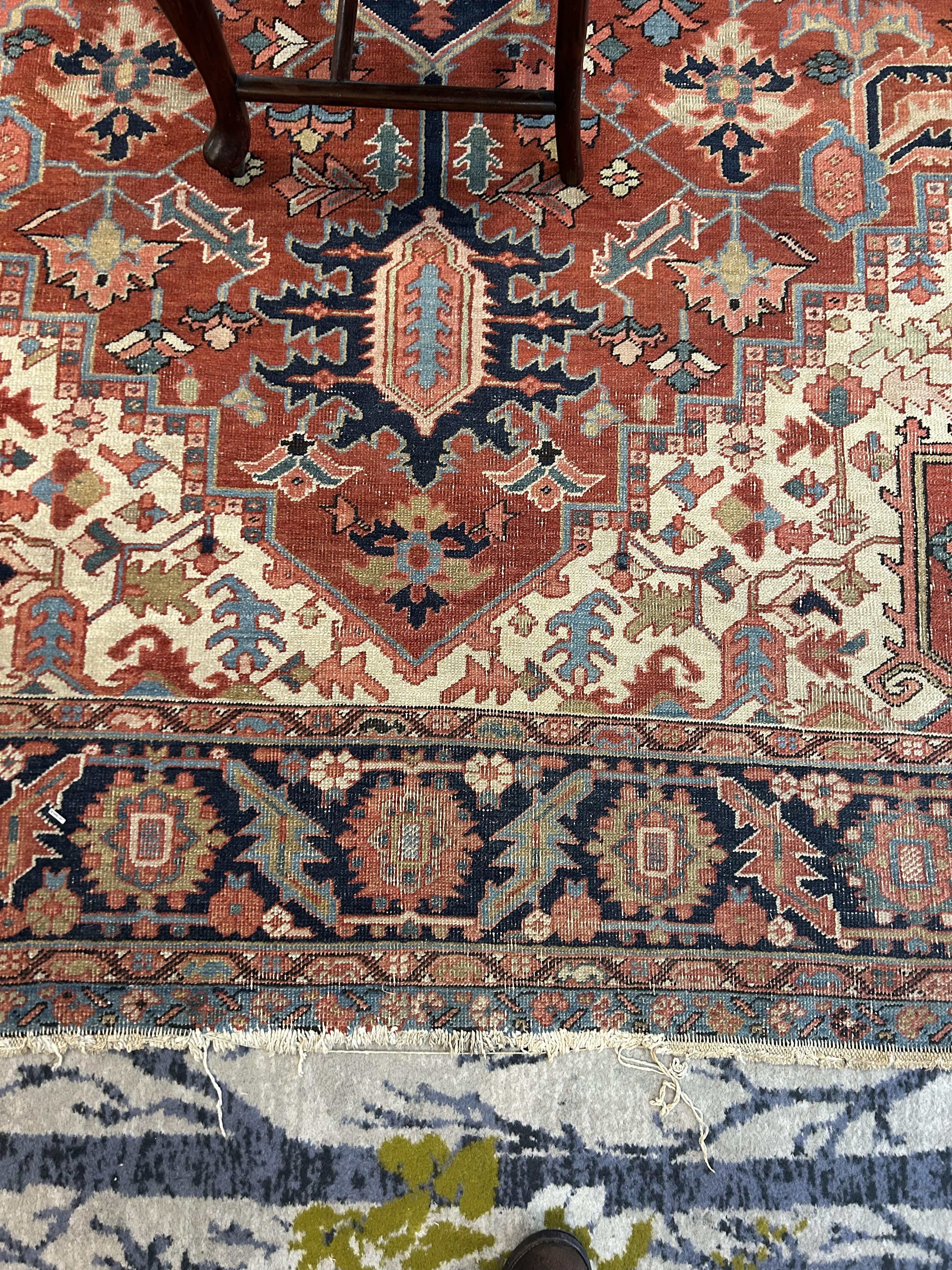 A large Heriz carpet - Image 3 of 8