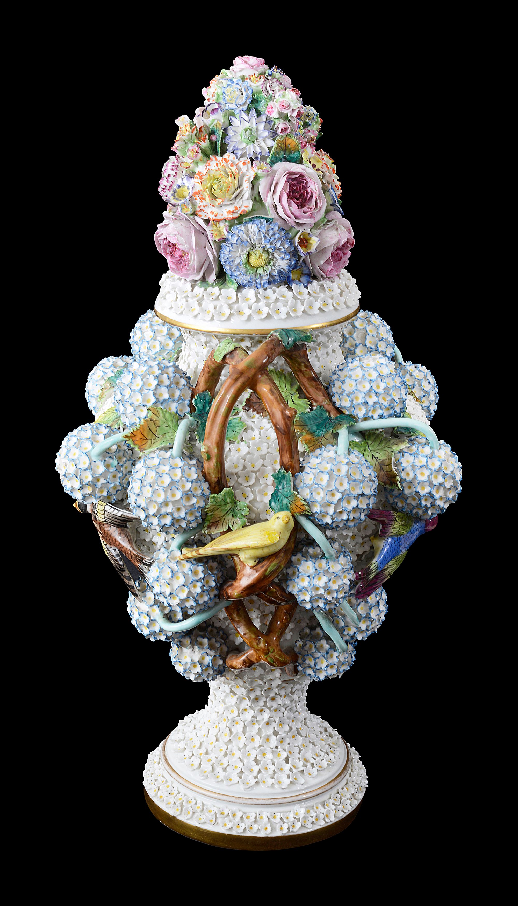 A large late 19th Century Continental Meissen style Schneeballen and cover - Image 4 of 8