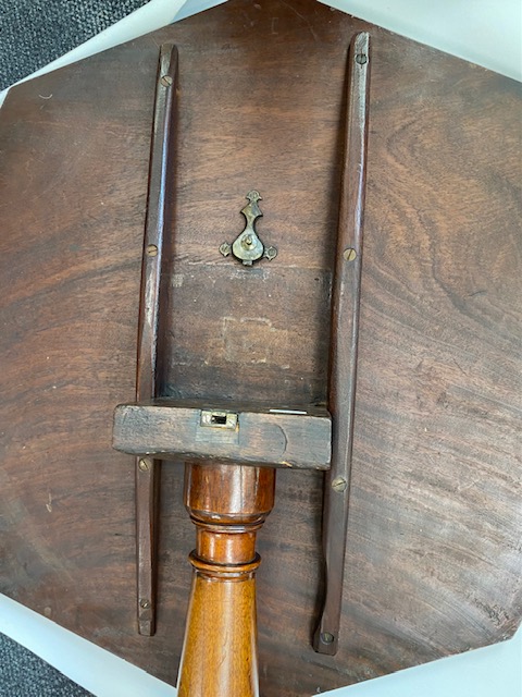 A George II mahogany tripod table - Image 2 of 4