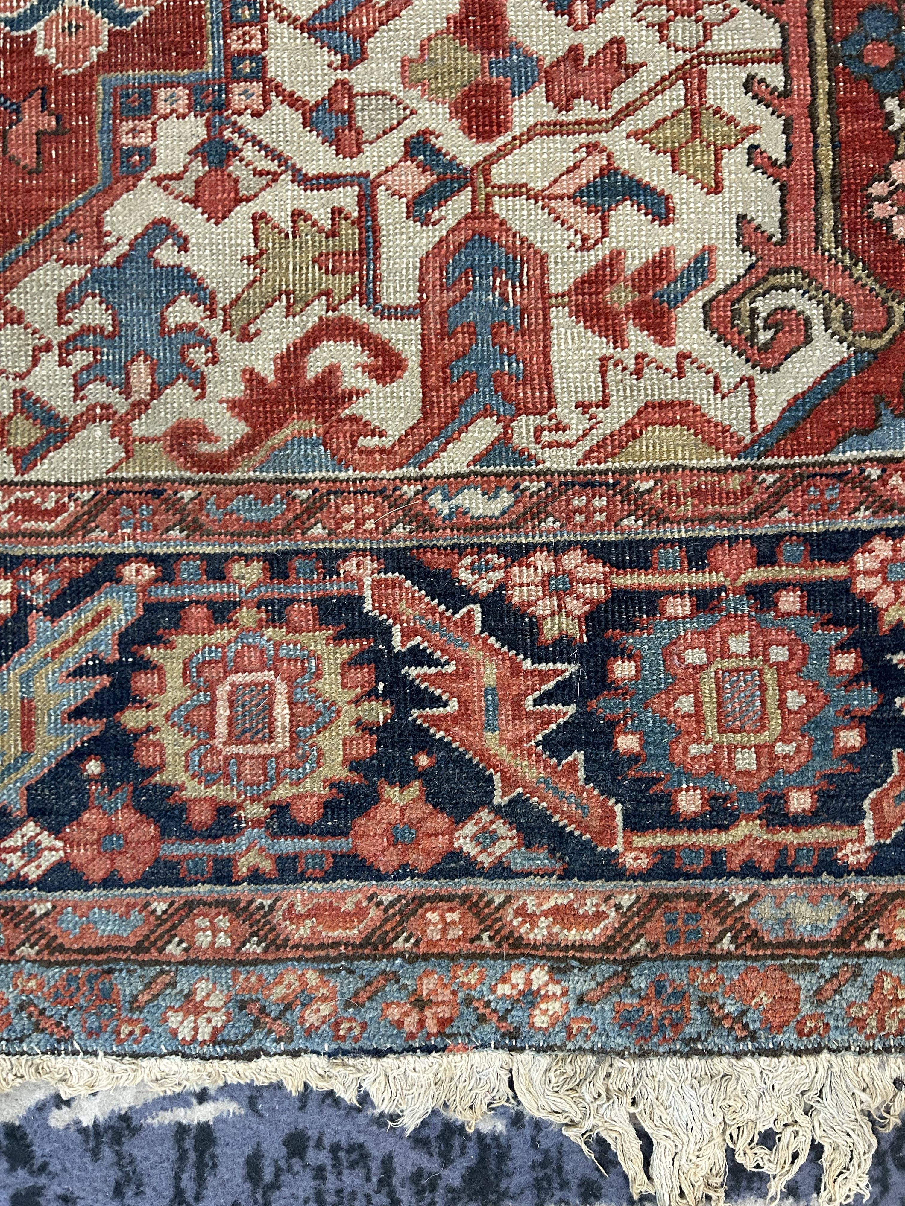 A large Heriz carpet - Image 6 of 8