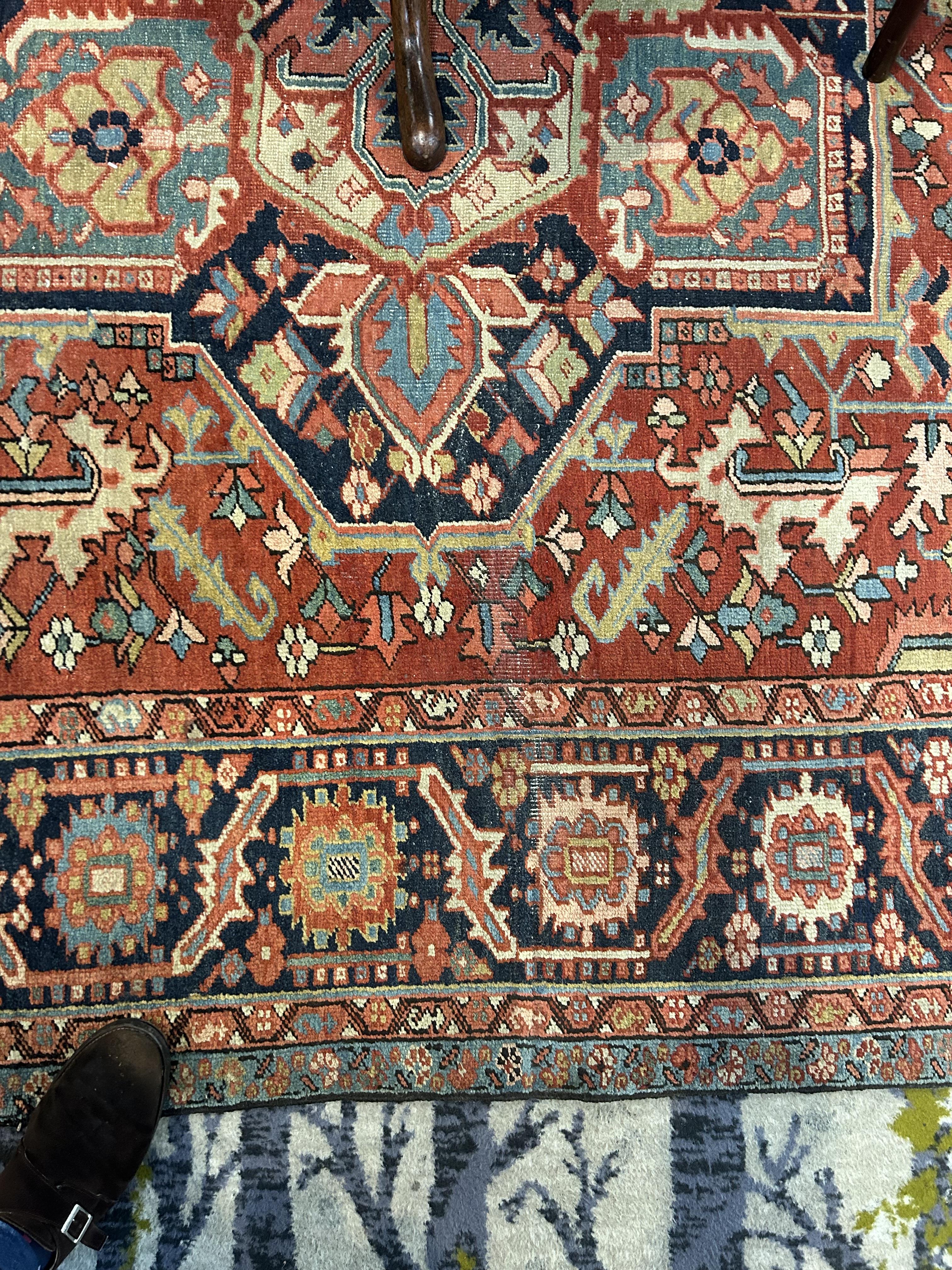 A large Heriz carpet - Image 5 of 8