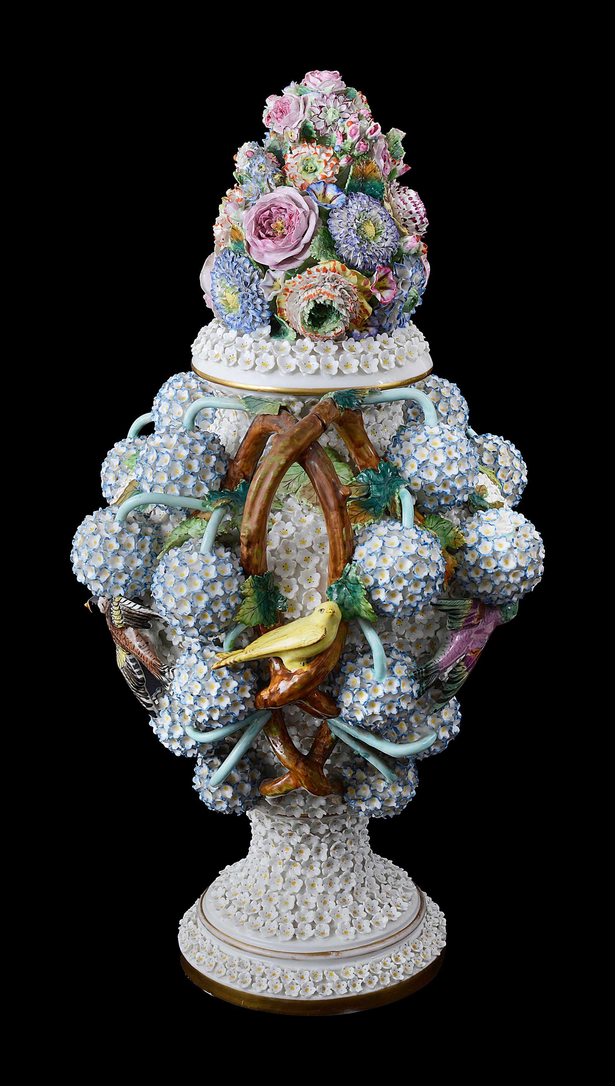A large late 19th Century Continental Meissen style Schneeballen and cover - Image 2 of 8