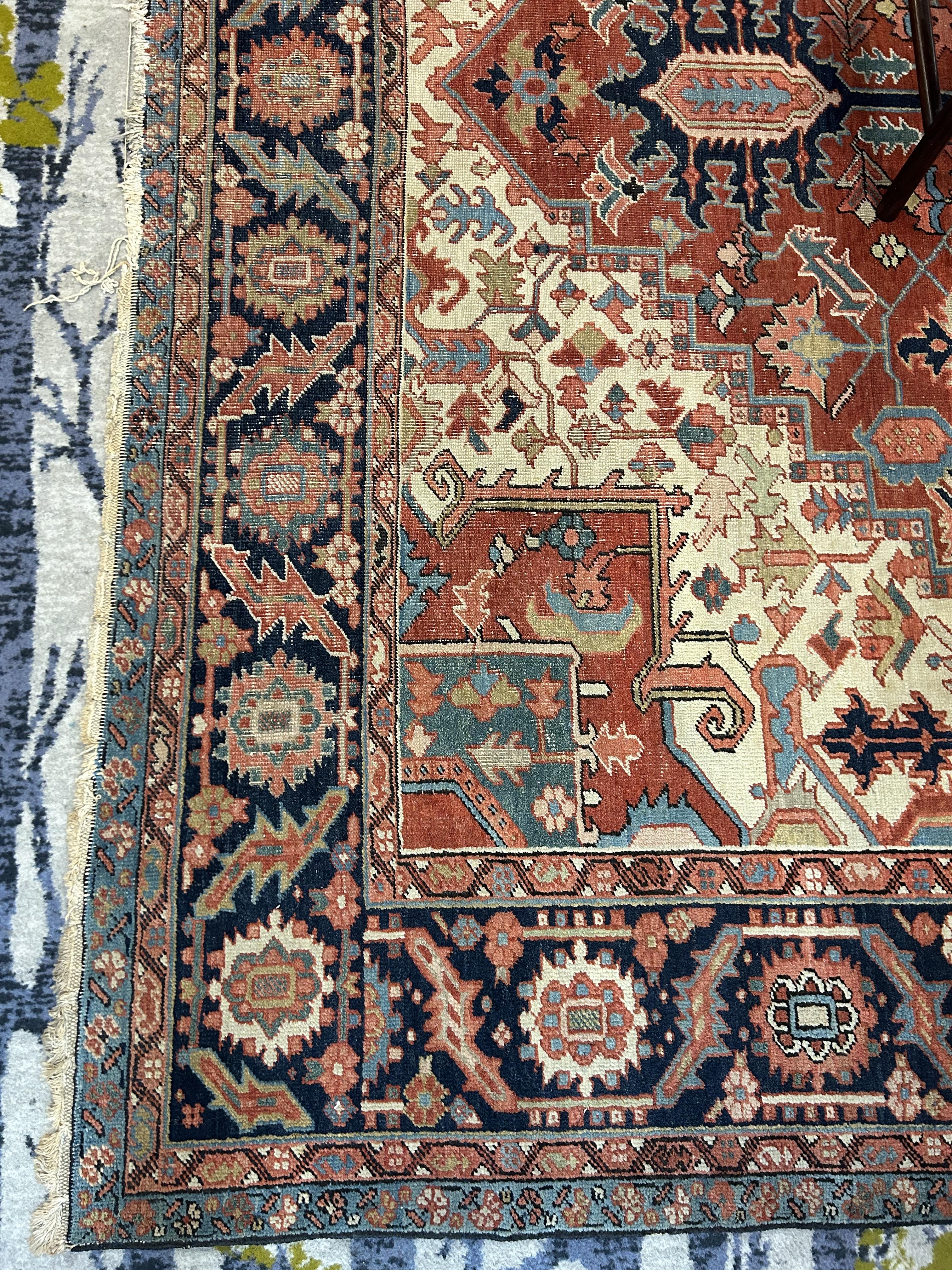 A large Heriz carpet - Image 4 of 8