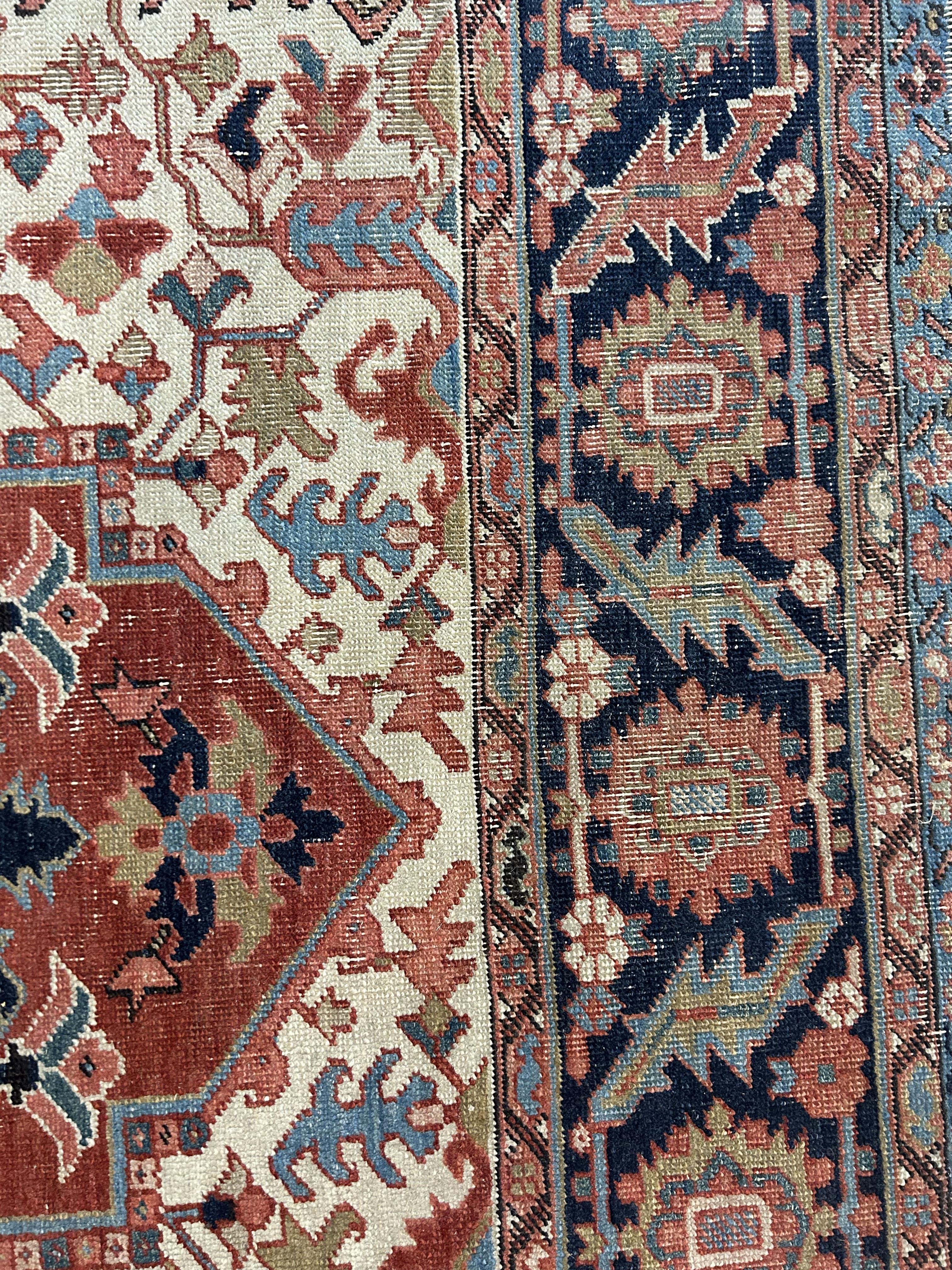 A large Heriz carpet - Image 8 of 8