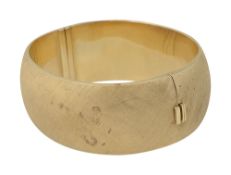 A hinged bangle