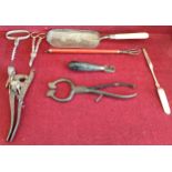 MIXED LOT INCLUDING CRUMB SCOOP, CORKSCREWS, GRAPE SCISSORS, LOBSTER PICK ETC ALL IN USED CONDITION,