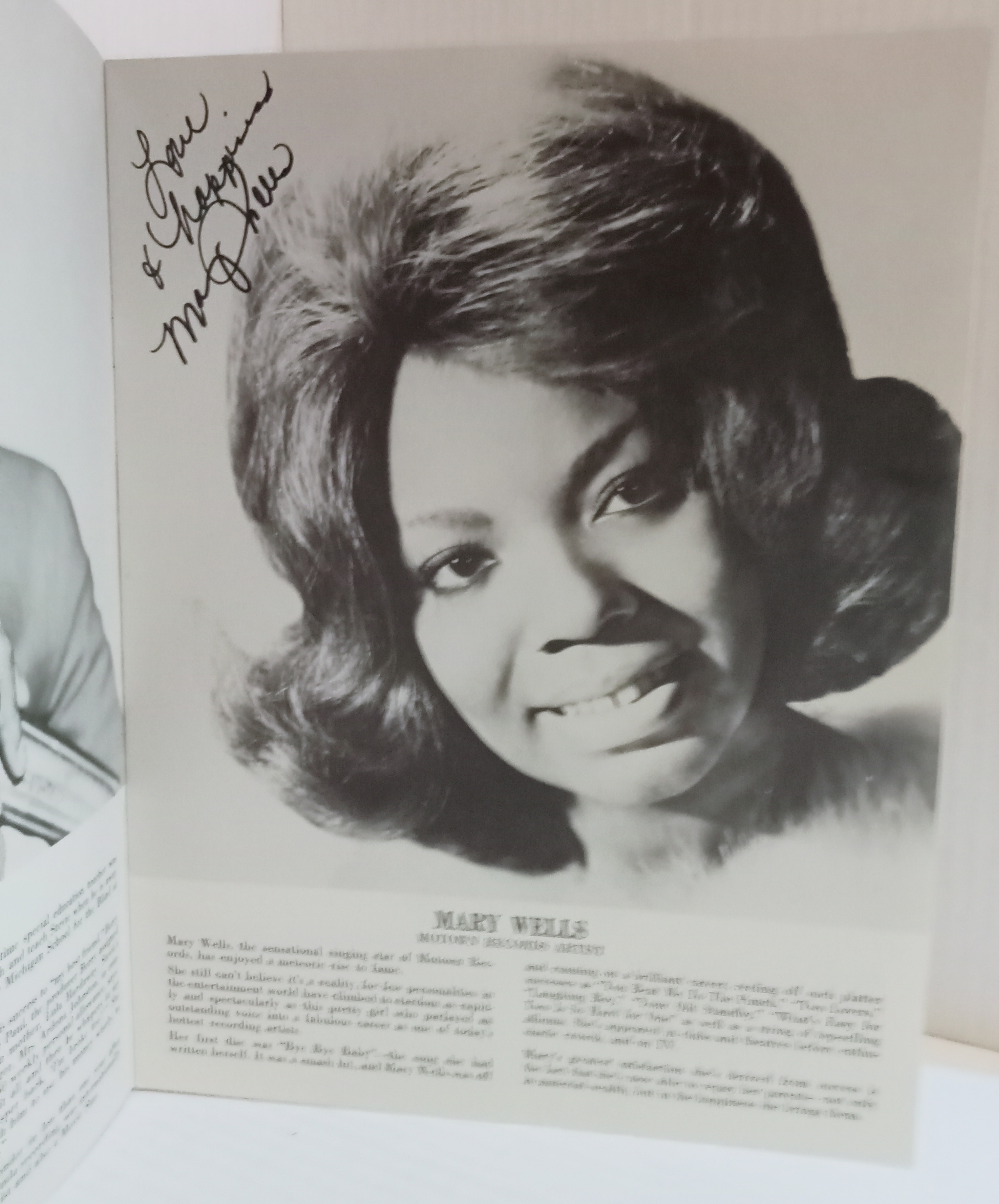 Original 60’s Motown Revue Tour Programme signed by various members of the groups featured in the - Image 2 of 5