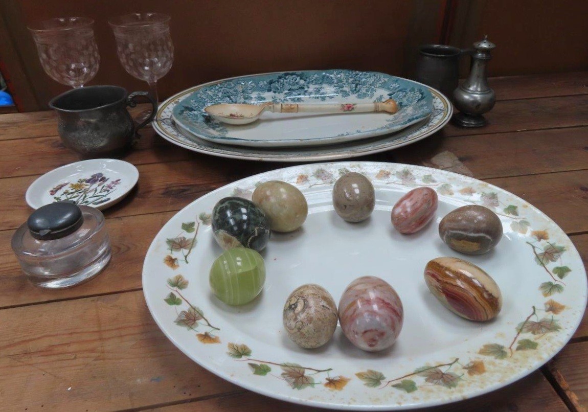 SUNDRY LOT INCLUDING ASHETTES, PEWTER, PORTMEIRION DISH, INK WELL, WINE GLASSES ETC ALL IN USED