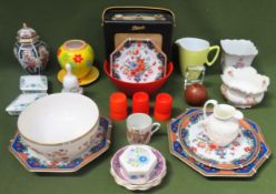 Sundry lot Inc. Roberts radio, Wedgwood ceramics, Oriental style ceramics, etc all used and