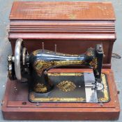 Wooden cased Singer sewing machine Used condition, no tested