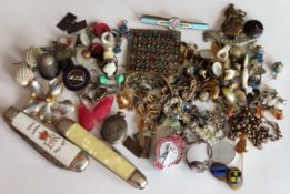 Mixed lot including various costume jewellery, cameo ring, enamelled brooches/badges, thimble,