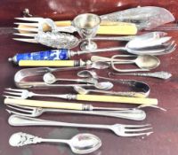 AN ACCUMULATION OF SILVER PLATED ITEMS INCLUDING TWO PAIRS OF PICKLE FORKS, ETC.