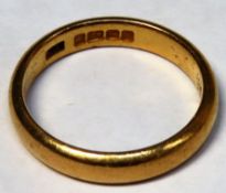 22ct Gold wedding band. Weight 5g