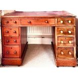 PEDESTAL WRITING DESK OF SMALL SIZE, POLISHED WOOD AND NINE DRAWERS, APPROX 72cm HIGH AND 106cm WIDE