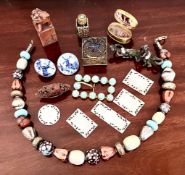AN ACCUMULATION OF FIFTEEN ITEMS INCLUDING JAPANESE SEAL, DELFT, MOTHER OF PEARL COUNTERS, FIGURES
