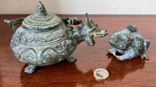 A REPRODUCTION EASTERN DRAGON TEAPOT PLUS GOOD FORTUNE TOAD