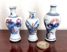 THREE MINIATURE JAPANESE VASES, APPROX 7cm (LARGEST), 6.5cm AND 6cm