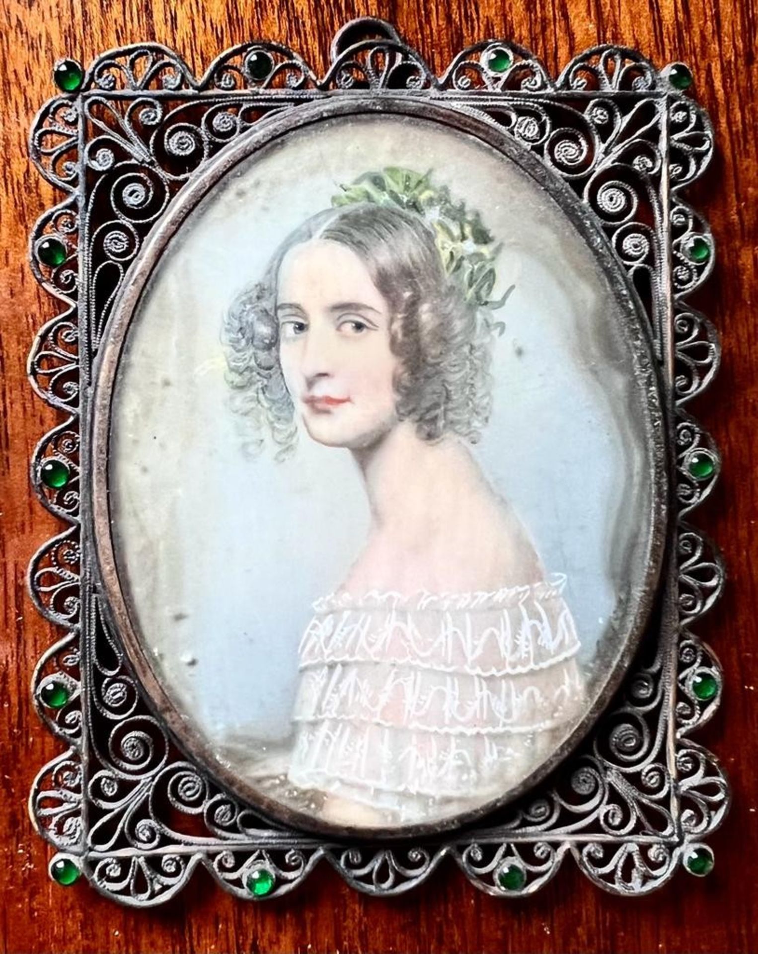 VICTORIA MINIATURE PORTRAIT OF LADY IN SILK FROCK, INITIALLED ON BACK, CIRCA 1850, APPROX 9 x 6.5cm