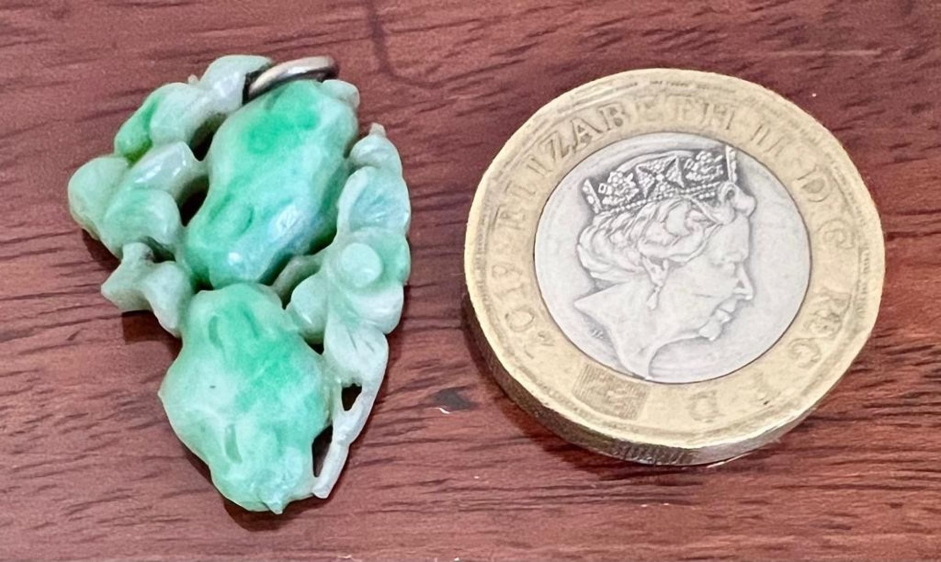 SMALL JADE PENDANT, APPROX 2.5cm LONG - Image 2 of 2