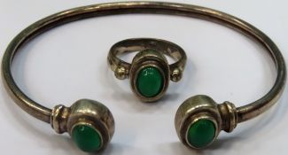 Vintage pretty 925 silver bangle set with jade coloured stones, plus dress ring to accord
