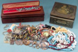 Parcel of various jewellery including 925 and 18k Brooch, Silver ring etc