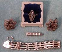 Small mixed lot in silver including dress ring, gate bracelet, ingot pendant etc All in used