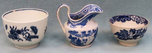 18th/19th century Worcester crescent moon tea bowl, plus another similar tea bowl etc