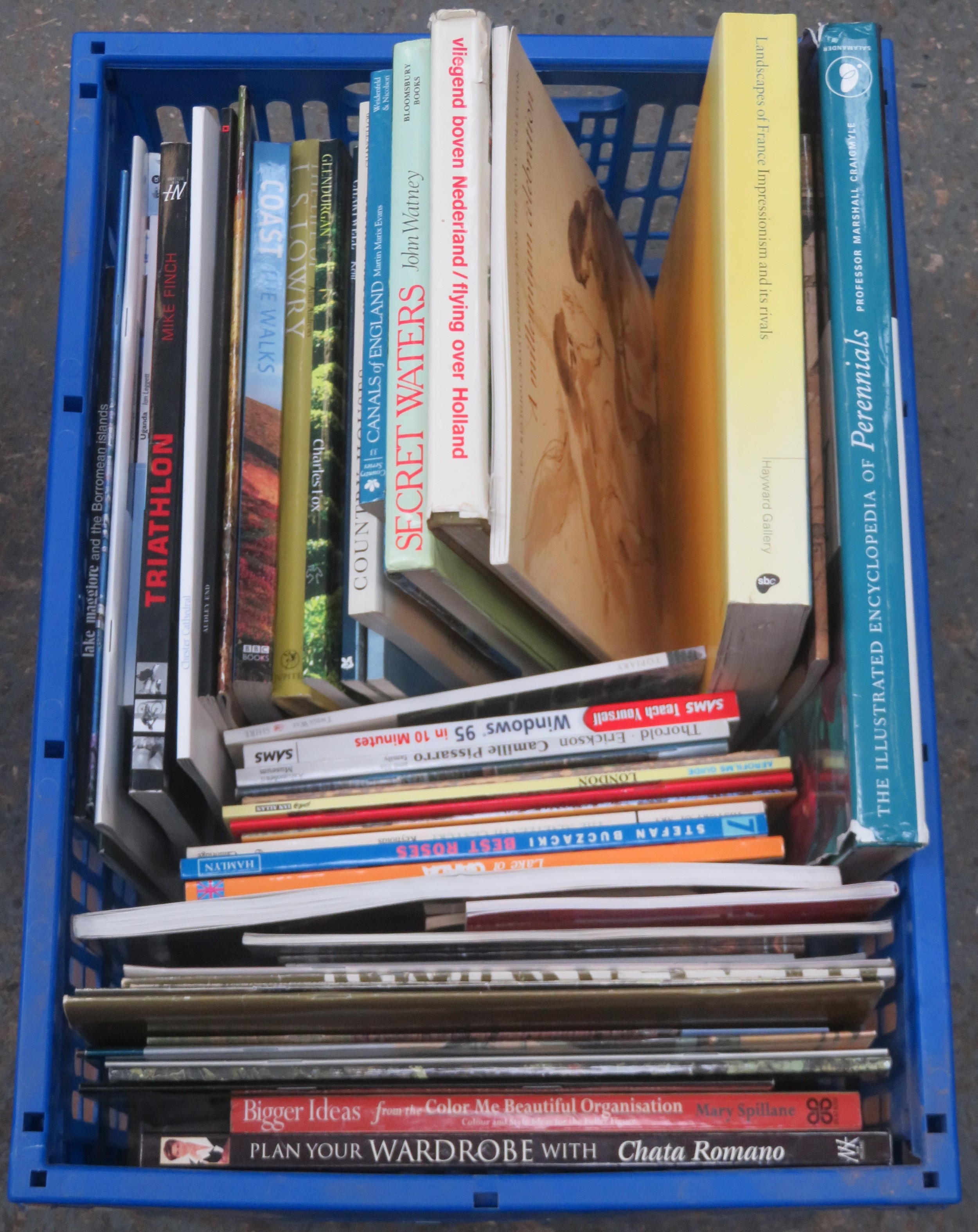 Box containing mainly hardback volumes All appear in reasonable condition, unchecked