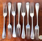 EIGHT SILVER DINNER FORKS, G 1882, TOTAL WEIGHT APPROX 630g