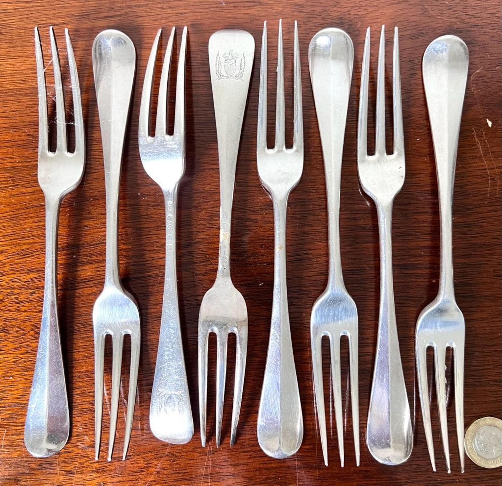 EIGHT SILVER DINNER FORKS, G 1882, TOTAL WEIGHT APPROX 630g