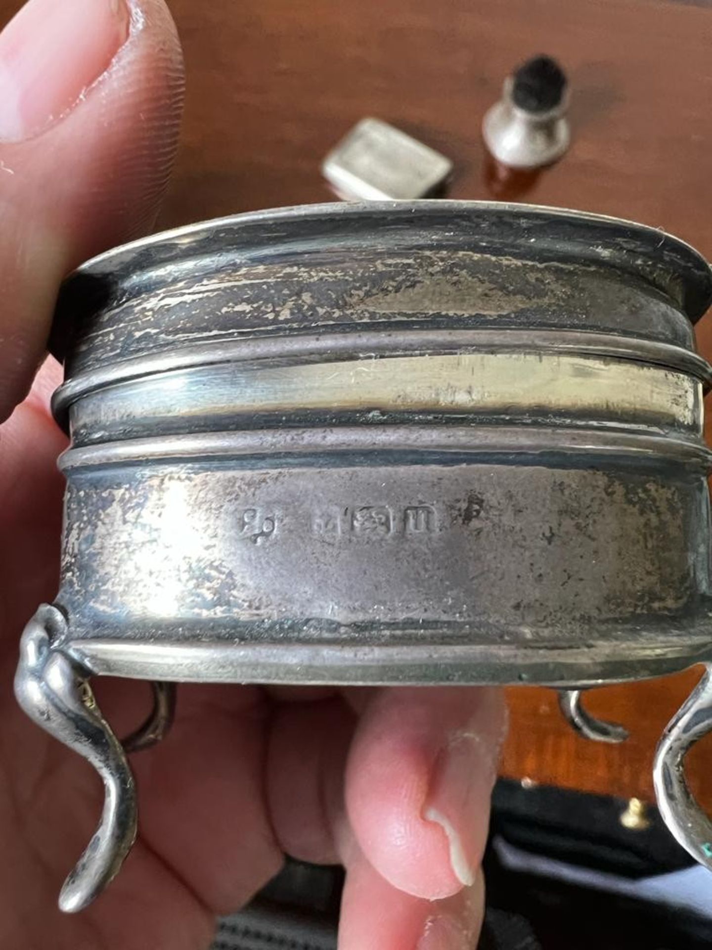 SMALL SILVER PIERCED BOWL, SILVER RING BOX, SILVER MATCHBOX HOLDER AND SILVER NIB BRUSH - Image 5 of 6