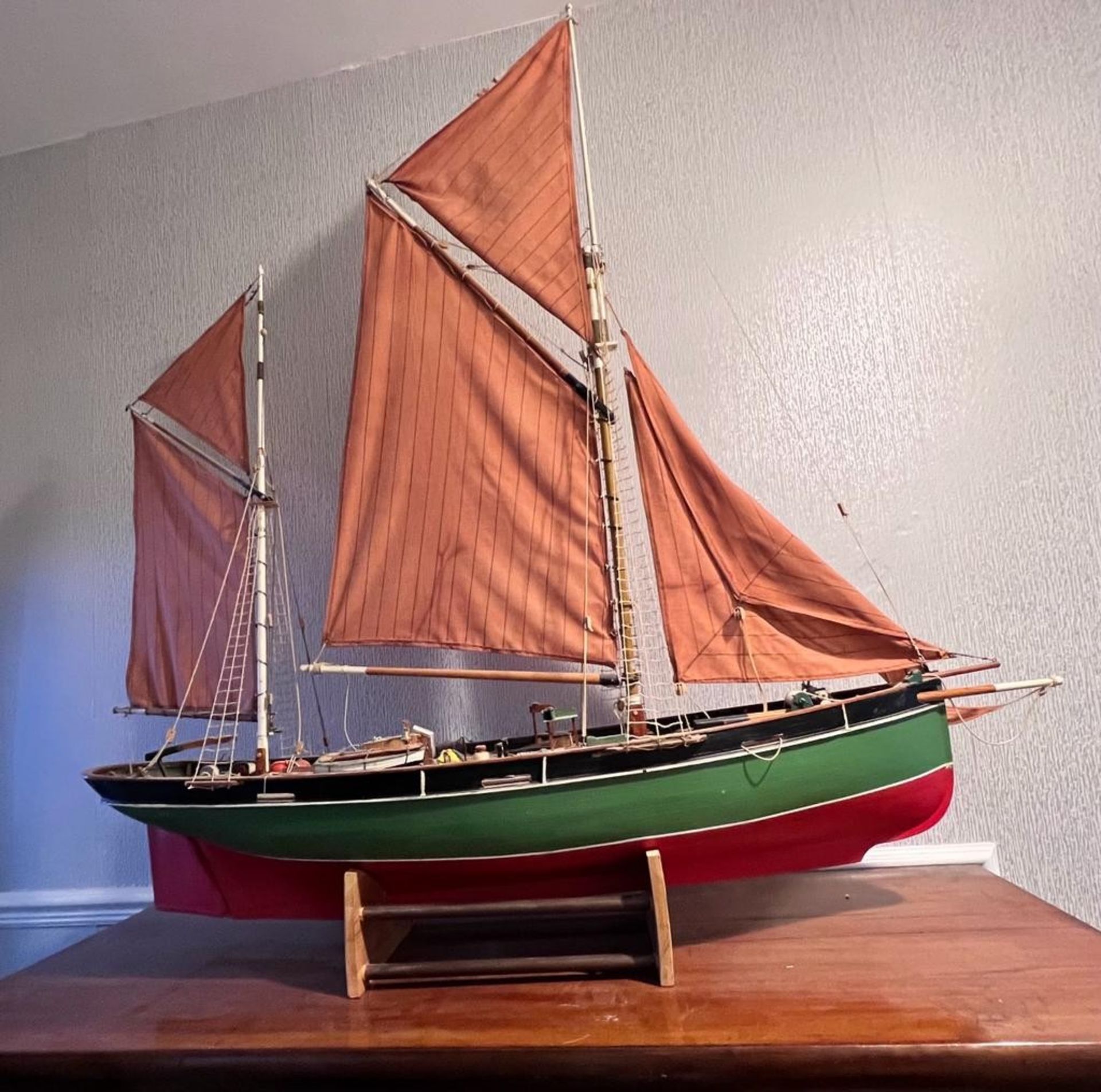 GOOD LARGE MODEL OF A GAFF-RIGGED TWO MASTED BOAT - Image 2 of 8