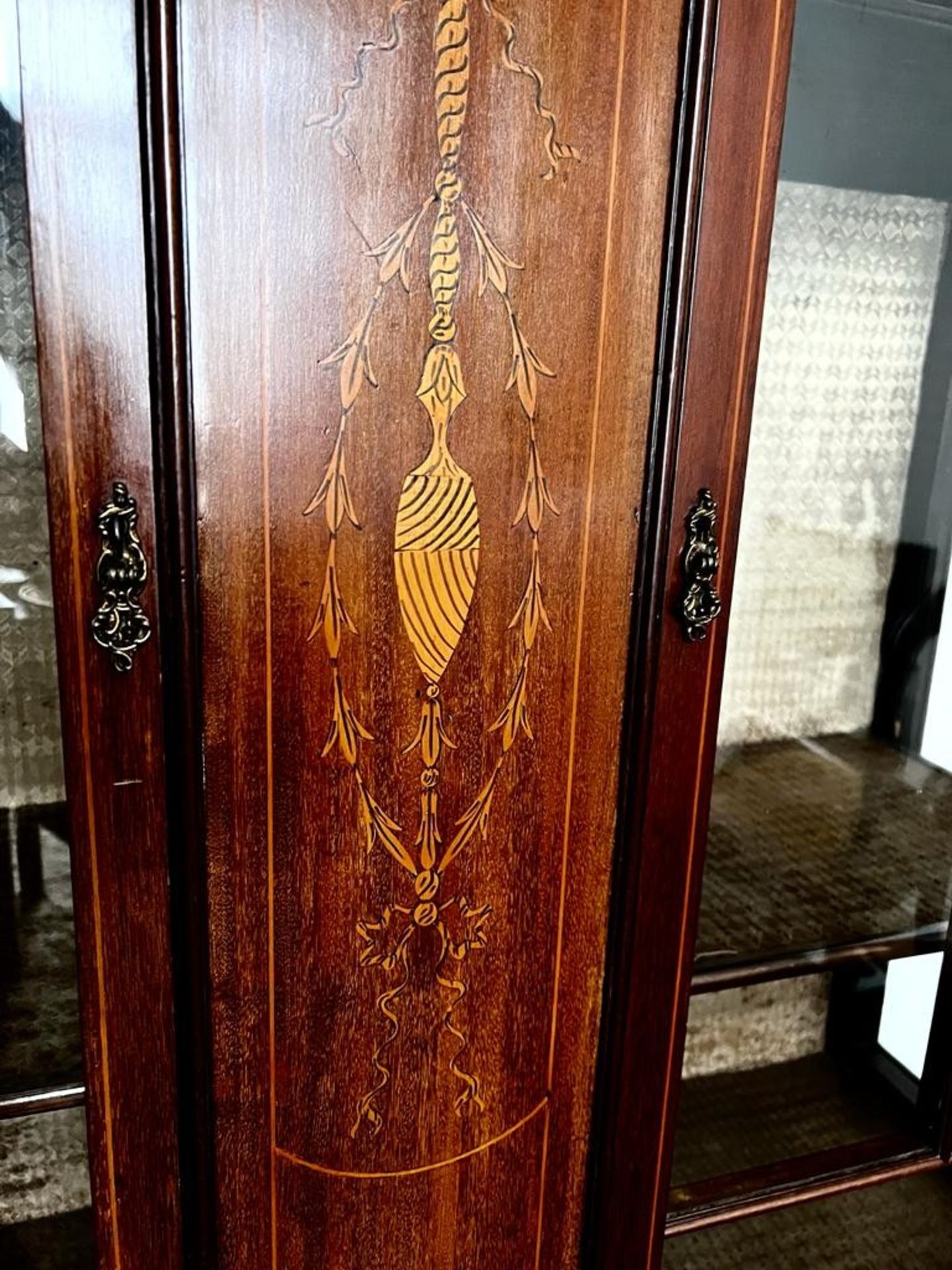 POLISHED MAHOGANY CHINA DISPLAY CABINET WITH INLAID CENTRE PANEL, APPROX 160cm HIGH, 112cm LONG - Image 2 of 2