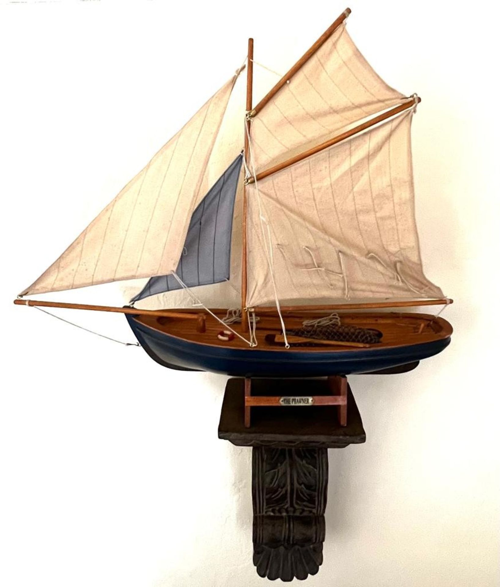 MODEL OF A SAILING PRAWNER, HULL APPROX 45cm