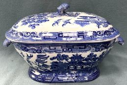 COPELAND STAFFORDSHIRE TUREEN AND COVER, WILLOW PATTERN, APPROX 37cm LONG