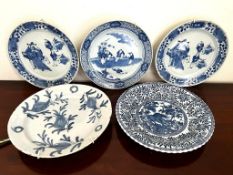 FIVE 19th CENTURY JAPANESE PLATES, REAR CENTRE PLATE DIAMETER APPROX 20cm