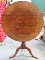 EARLY 20TH CENTURY OAK TILT TOP TABLE, ON TRIPOD SUPPORTS. APPROX. 74cms H x 80cms D