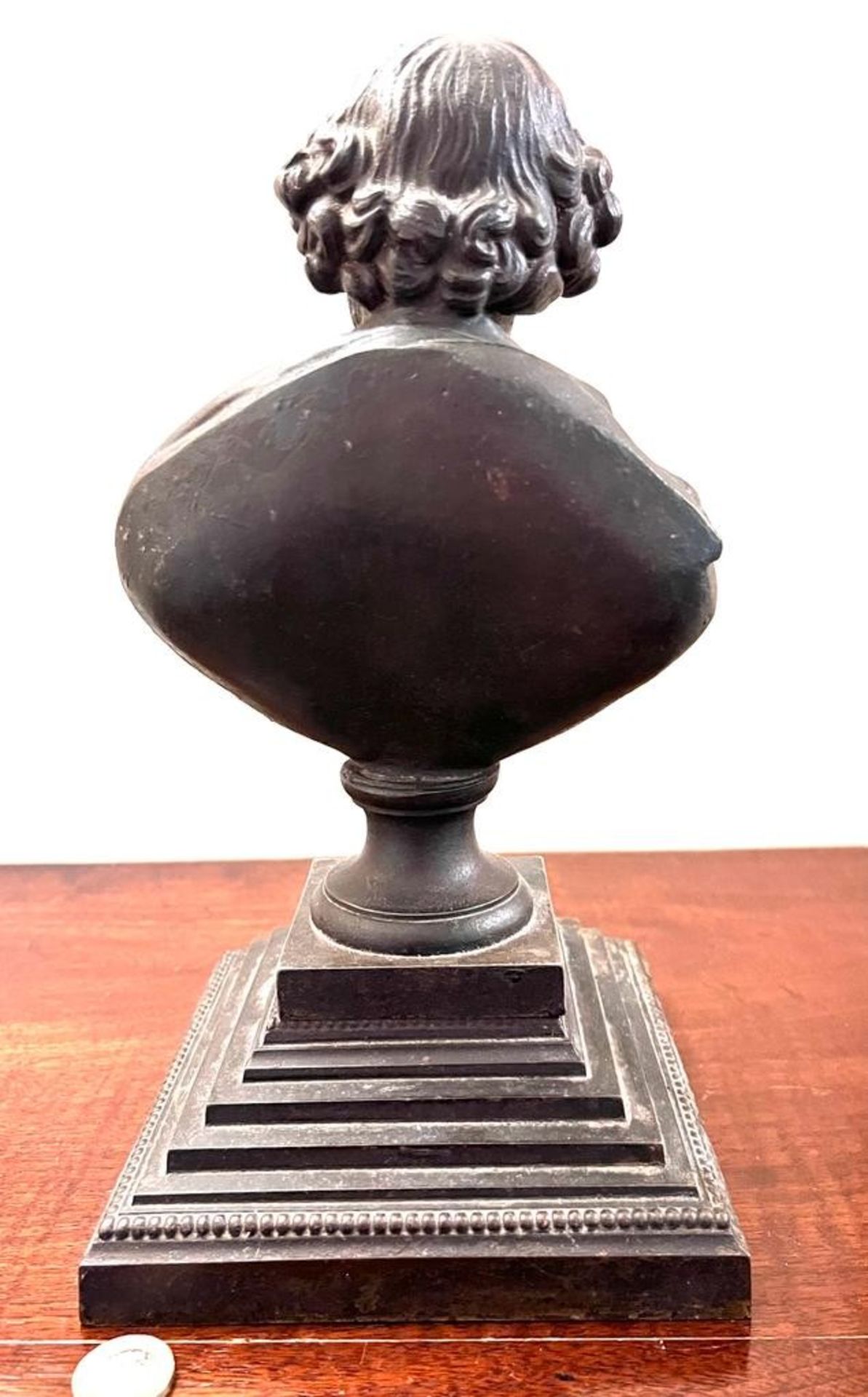 BRONZE BUST OF WILLIAM SHAKESPEARE UPON STEPPED BASE, APPROX 32cm HIGH - Image 2 of 4