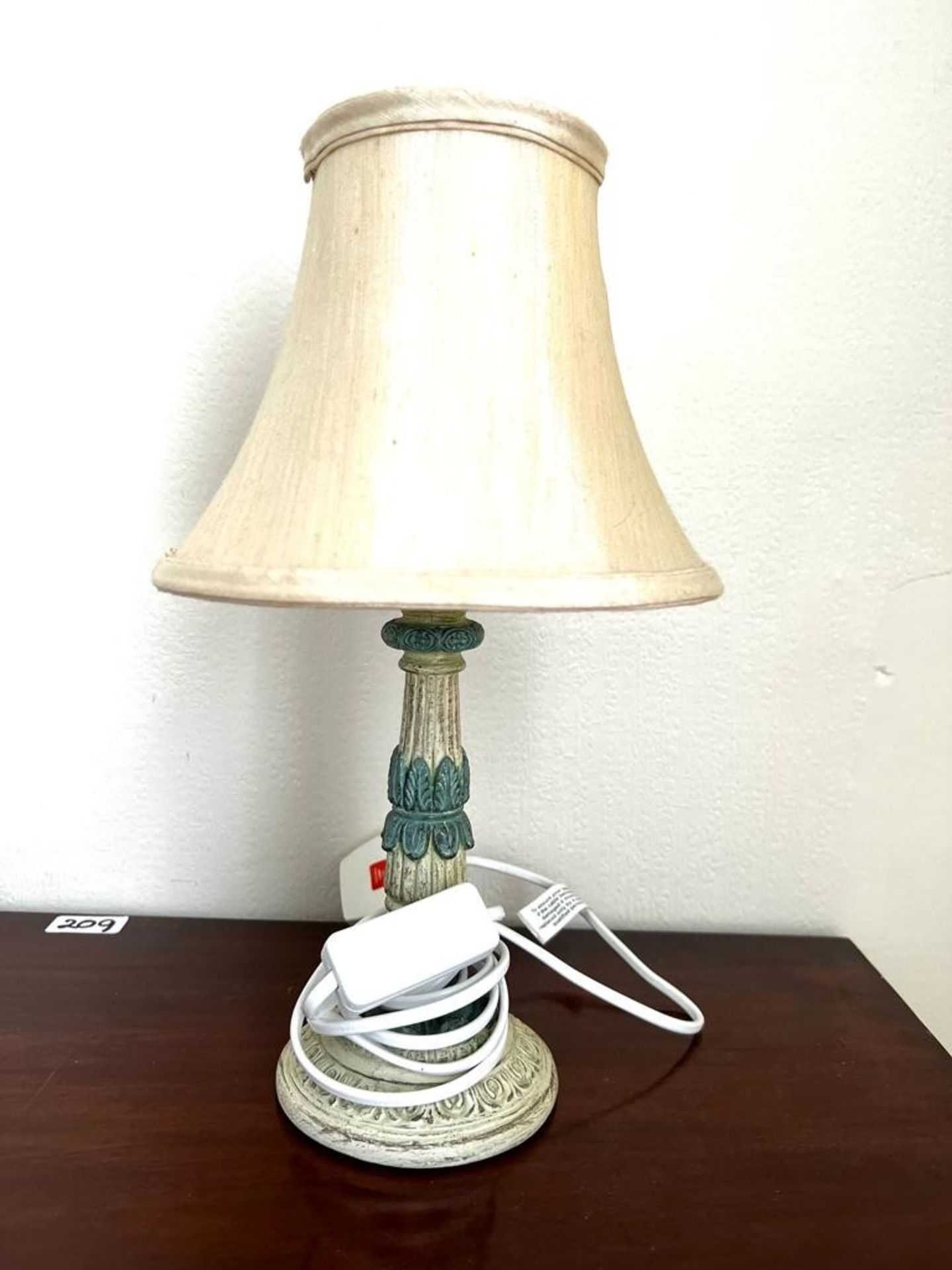 DECORATIVE HEAVY STANDARD LAMP, RIBBED COLUMN, PLUS MATCHING TABLE LAMP - Image 4 of 4