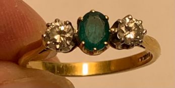 18ct GOLD RING SET WITH TWO DIAMONDS APPROX 0.25ct AND ONE EMERALD APPROX 0.5ct, SIZE S, TOTAL