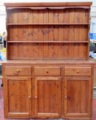 20th century pine kitchen dresser with plate rack. Approx. 187 x 146 x 43cms reasonable used