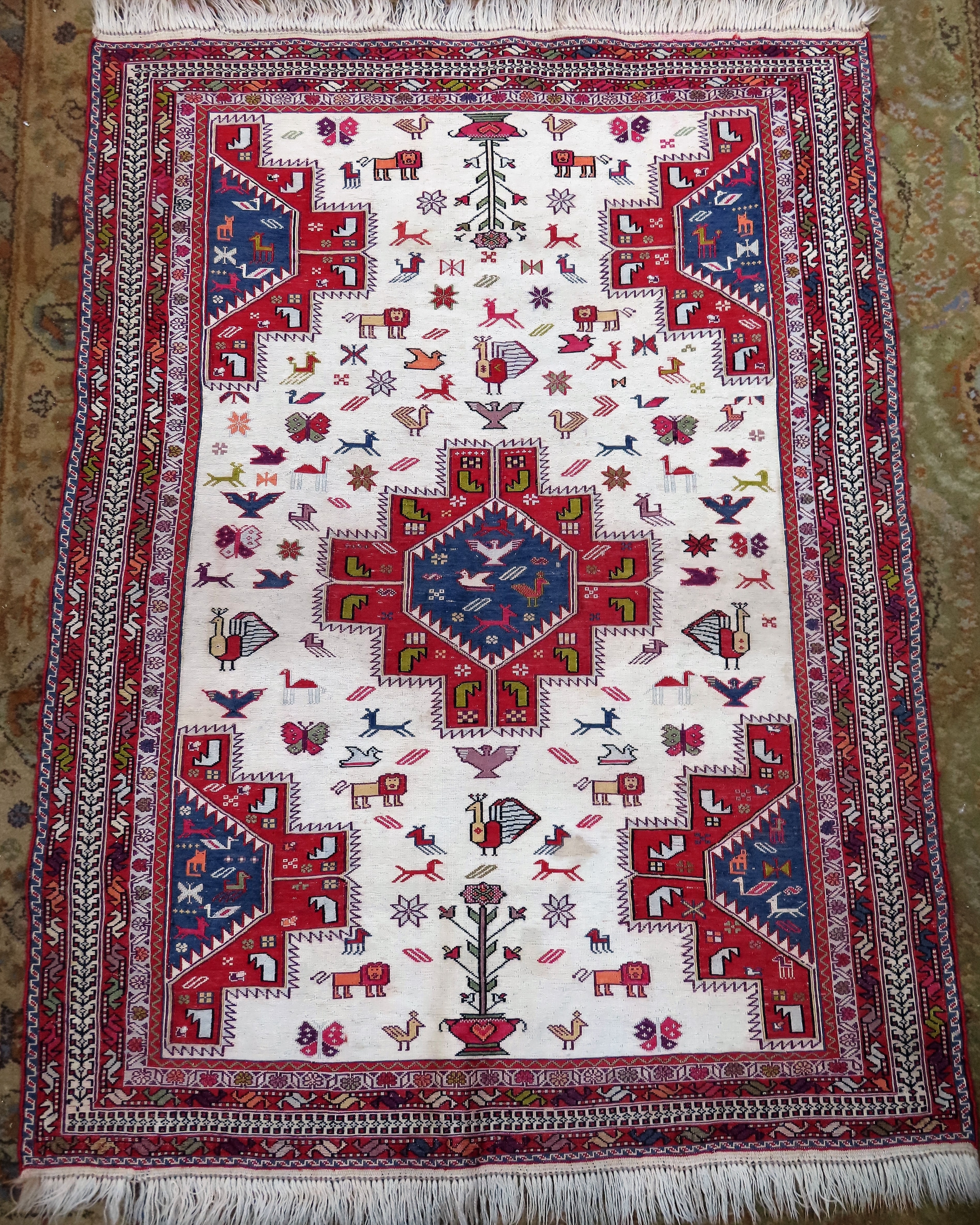 Vintage hand knotted Persian Kilim floor rug. Approx. 150cms x 112cms appears in reasonable used