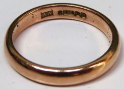 9ct (375) wedding band. Approx. 3.2g reasonable used condition