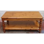 20th century pine coffee table. Approx. 47 x 106 x 53cms reasonable used condition