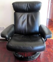 20th century leather armchair. Approx. 100 x 78 x 70cms reasonable used condition with minor