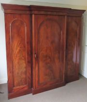 Victorian mahogany breakfront triple wardrobe, with fitted centre section. Approx. 196 x 204 x 66cms