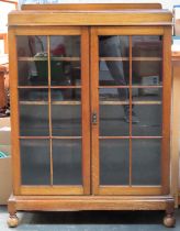 20th century oak two door glazed display cabinet. Approx. 119 x 85 x 27cms reasonable used condition