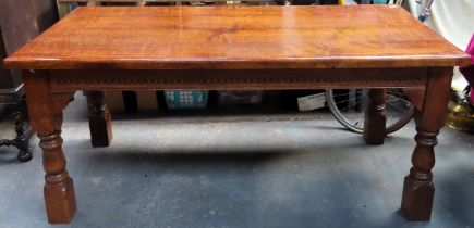 Early 20th century oak country style carved dining table. Approx. 77 x 169 x 81cms reasonable used