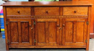 Early 20th century oak Welsh style kitchen dresser base. Approx. 83.5 x 152.5 x 40.5cms reasonable